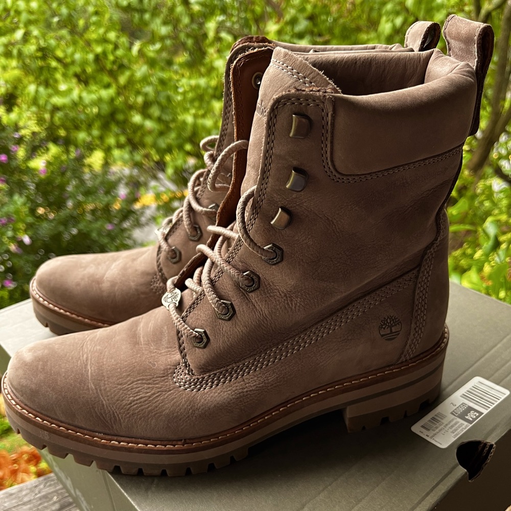 Size 10 womens Timberland's